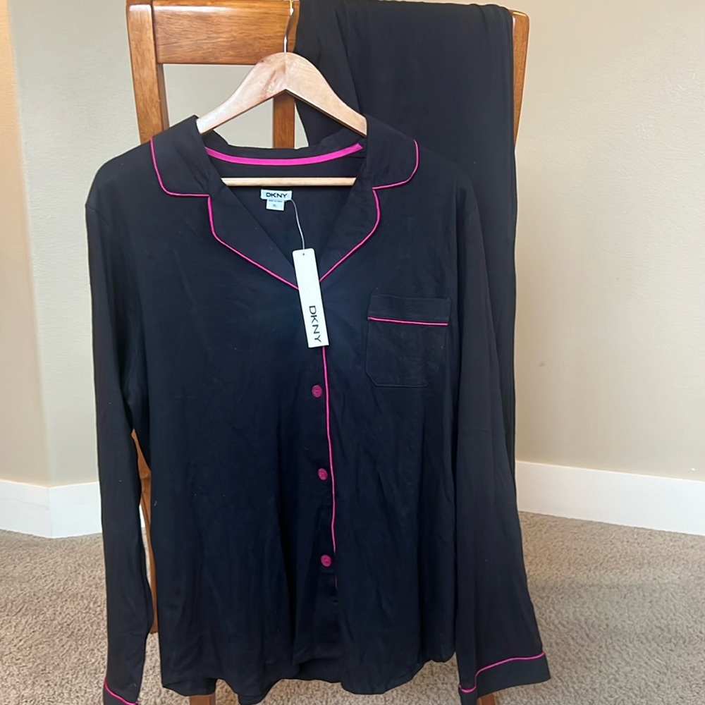 DKNY Women’s Pajama set XL